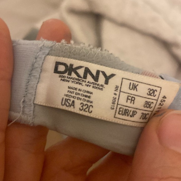 Gorgeous dkny mermaid shell type baby blue bra - Picture 2 of 3